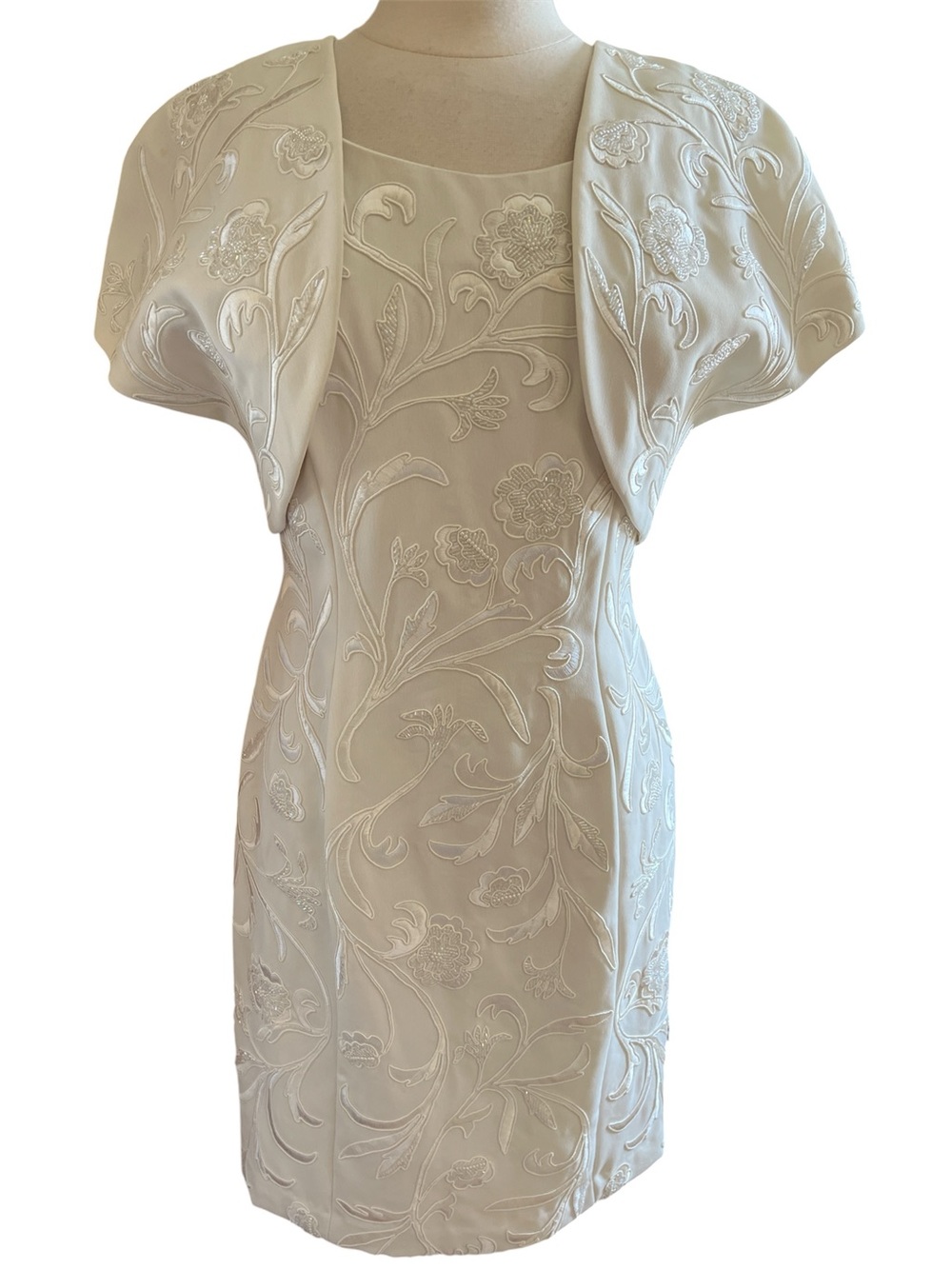 Carmen Marc Valvo Ivory Embroidered Floral Pearls & Beads Sheath Dress Size 10